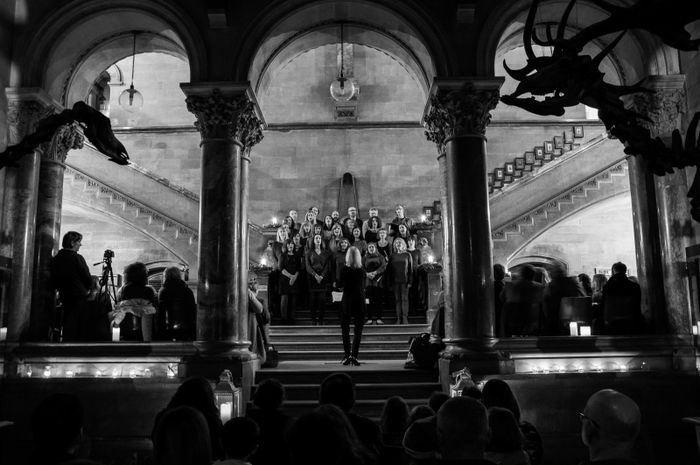 Mellow Tonics chantera dans la belle chapelle du CCI une sélection d’œuvres des compositeurs contemporain, des reprises populaires de rock ainsi que des mélodies traditionnelles.