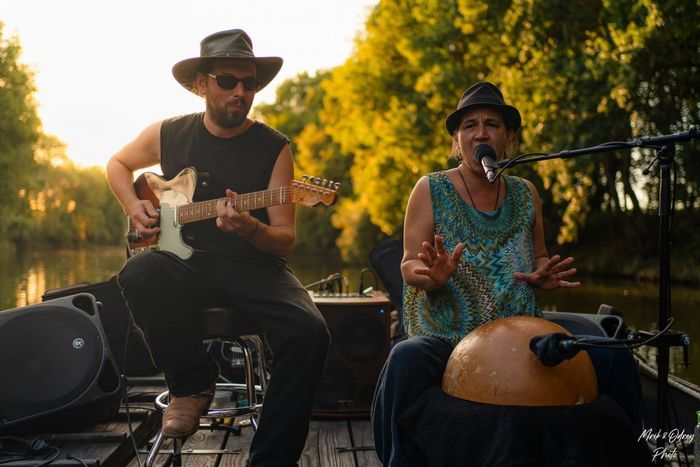 Dimanche 20 septembre à 16h, le groupe Stange O'Clock donne un cocnert au golf de Brigode, entre blues et world musique.