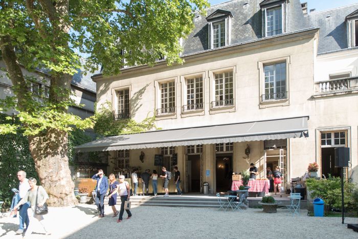 L’an dernier, le Mona Bismarck American Center proposait un concept novateur et inédit, transformer le centre culturel américain en maison d’été pour tous les Parisiens.