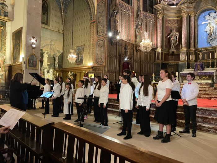 Un florilège de chants, rassemblé et préparé par les chœurs du Conservatoire, ainsi que les élèves des classes de chant lyrique, pour réchauffer les oreilles, et les cœurs à l’approche de Noël.