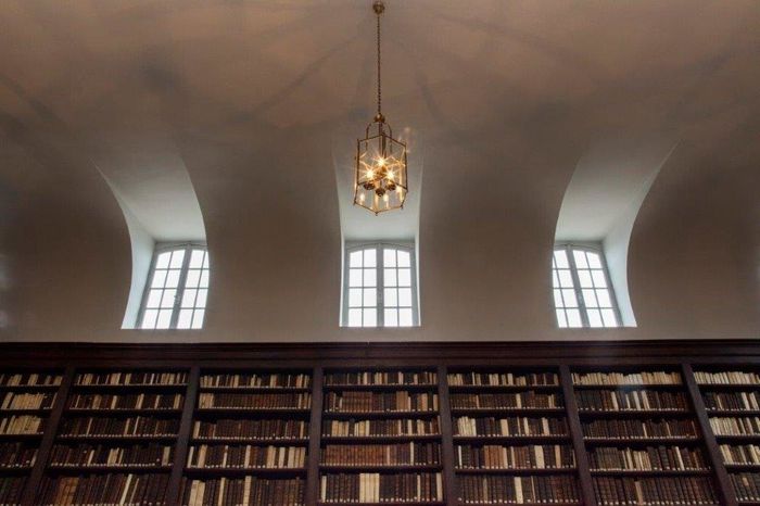 Venez découvrir l’histoire de notre magnifique Bibliothèque patrimoniale ainsi que trois documents remarquables, encore jamais exposés au public.