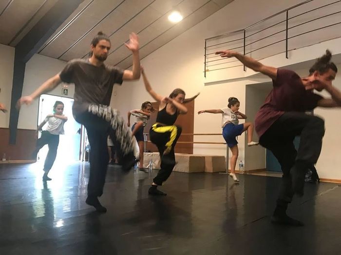 La compagnie de danse catalane participe au projet Erasmus +, qui permet à des jeunes de cinq pays européens de suivre ensemble une formation en danse contemporaine et de créer un spectacle