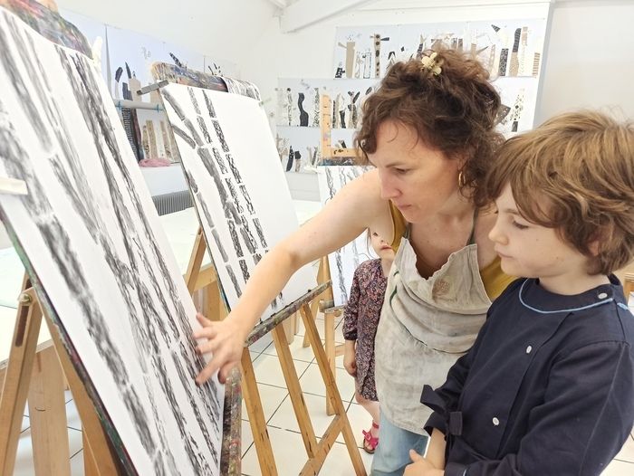 Cet atelier est proposé aux enfants de 6/12 ans. L'occasion de se retrouver en famille pour le plaisir de créer en peinture ou en dessin autour de l'exposition Paysages en Transition #2