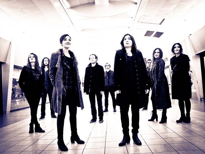 TAXXI Tango XXI est un orchestre de tango actuel dédié à la composition et à l'interprétation de tangos du XXIe siècle, d'où le nom de TAXXI Tango XXI.