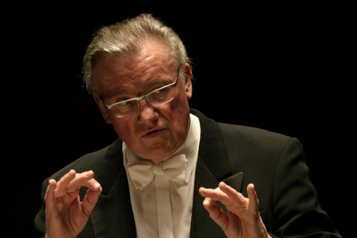 Le compositeur phare de la période baroque le plus connu au monde, la magie d’une œuvre écrite pour le temps de Noël, sous la direction du chef luxembourgeois Pierre Cao.