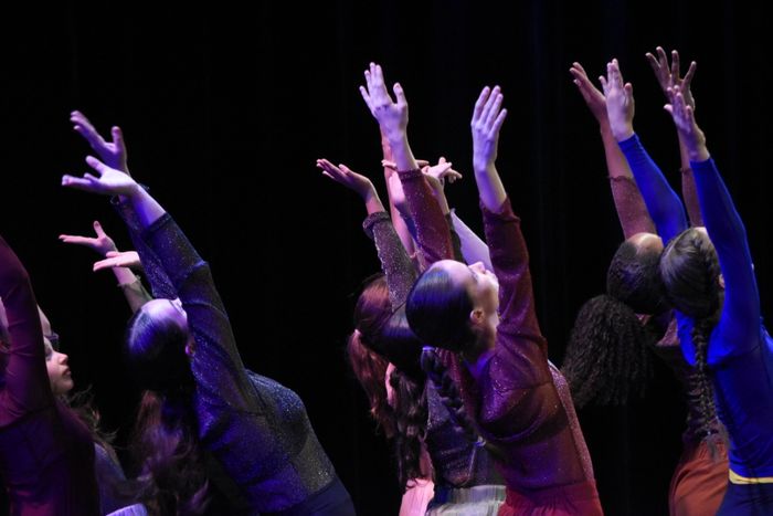 Ce spectacle s’inspire du travail de Martha Graham, figure majeure de la danse moderne et contemporaine, lors de la création de ses charismatiques « Sketches from chronicles ».
