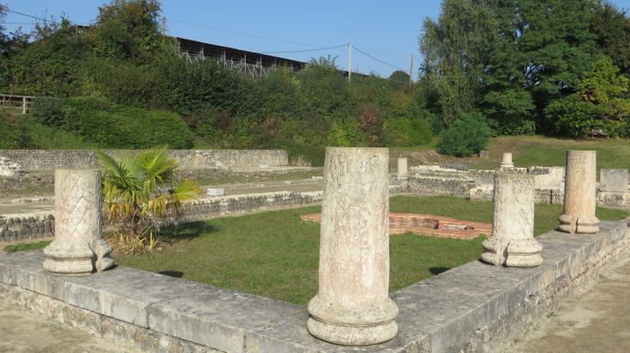 Découvrez avec un guide les vestiges de deux maisons gallo-romaines de la vie antique d'Aregenua.