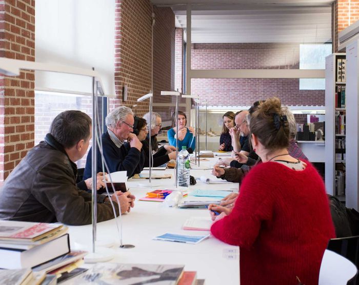 Un colloque qui explore les liens entre les femmes artistes et les marges de la création.