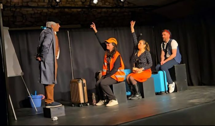 Théâtre amateur - Comédie satirique, Le Train de la voie 6