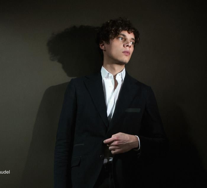 Personnalité atypique du piano, audacieux et à la technique incomparable, Francesco Tristano s’affirme comme l’un des meilleurs talents de la jeune génération.