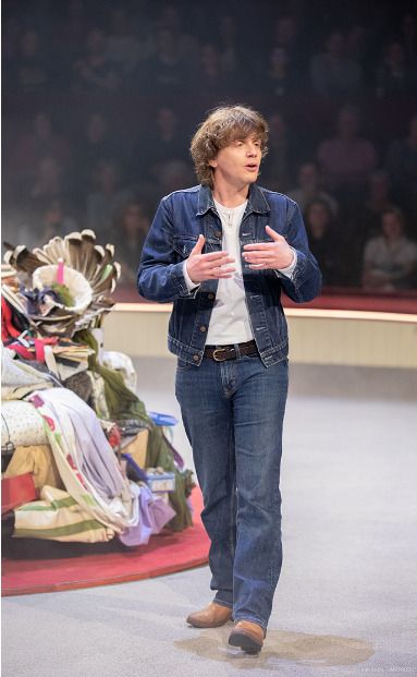 Un one-man-show poétique où l’émotion côtoie le rire