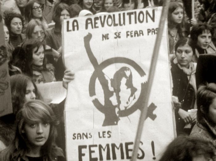 Ce film retrace l’émergence et l’évolution de l’émancipation des femmes au travers de destins personnels de femmes d’origine luxembourgeoise issues de différentes générations du 20ème siècle