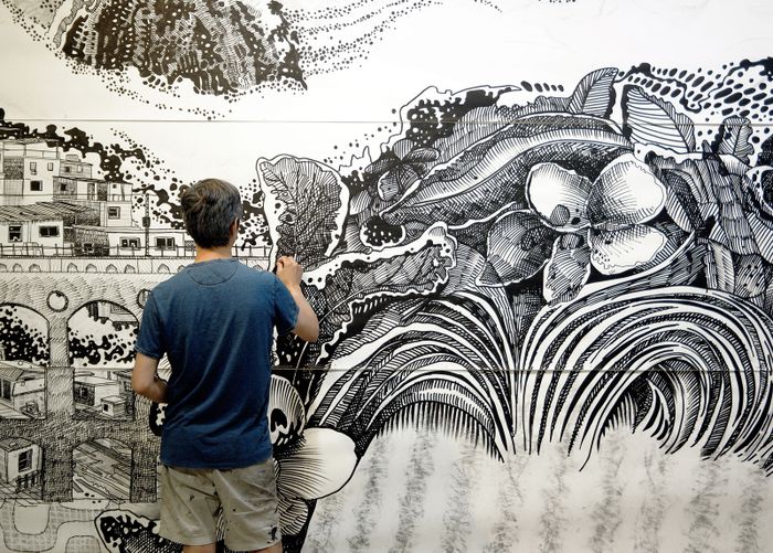 Rio, Tokyo, Paris : Oscar Oiwa, artiste brésilien d’origine japonaise, puise dans ces trois villes olympiques auxquelles il est personnellement lié, matière à interroger le monde d’aujourd’hui.