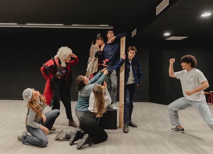 Les étudiants ayant obtenu leur Diplôme d'Etudes Théâtrales viennent présenter les formats courts imaginés pour leurs examens de fin d'études.