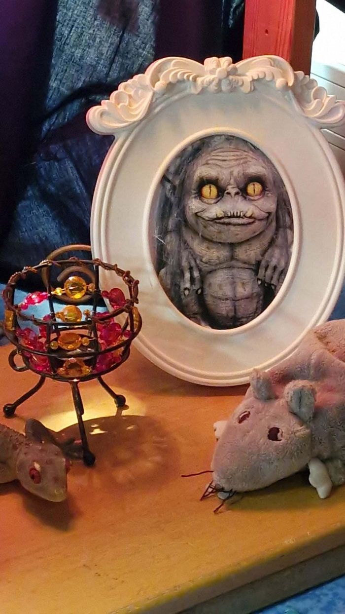La ludothèque vous invite à frissonner dans l'espace de jeu sur place : décoctions de la sorcière, école des fantômes, manoir obscur... Et petits et grands sont conviés au bal des affreux.