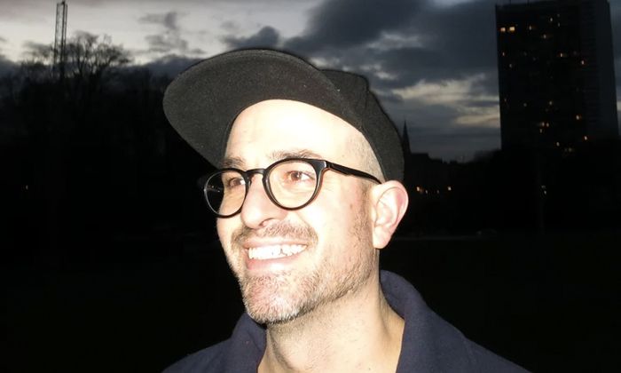 Musicien et compositeur né à Majorque, vivant aujourd’hui à Bruxelles, Marc Melià a été repéré par Flavien Berger, et signé sur son propre label ‘Les Disques du Festival Permanent’.