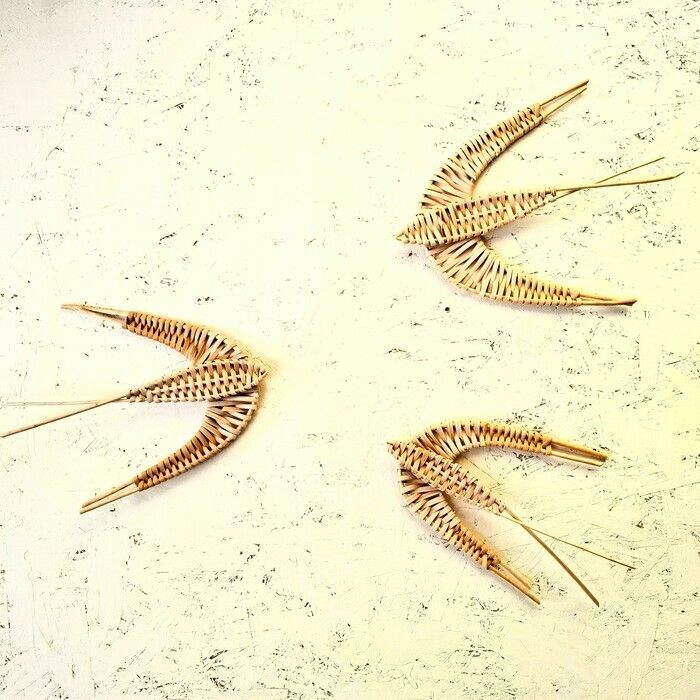 Florie Andrèges vous accompagne dans la réalisation d'un joli oiseau tressé en osier et en rotin.