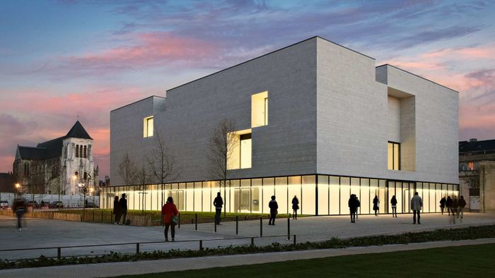 Une discussion autour de l’architecture et de la ville dans la perspective  «  voir, faire et vivre l’architecture en portugais »