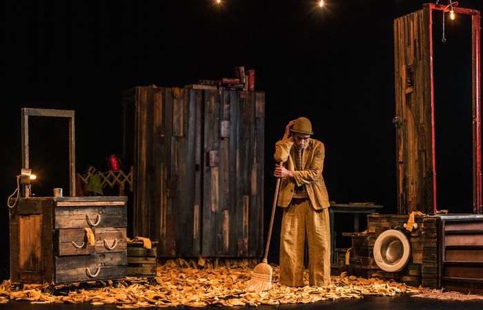 Le nouveau théâtre Le 13ème Art, de la Place d’Italie de Paris, reçoit le spectacle 'Rien à dire' du 24 au 29 avril et du 15 au 20 mai.