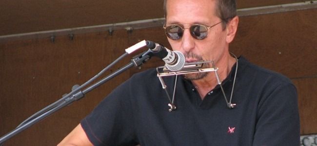 Spécialistes de la musique Live, ils ont joué depuis les années 70 dans des festivals de blues et de folk.