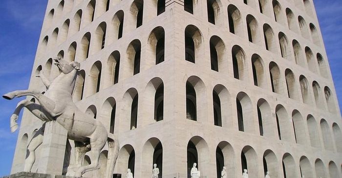 Pour l'édition 2019 de « Les rendez-vous de l'histoire », consacrée à l'Italie, L’Institut y participe en organisant une table ronde sur la question de la politique culturelle sous le fascisme.