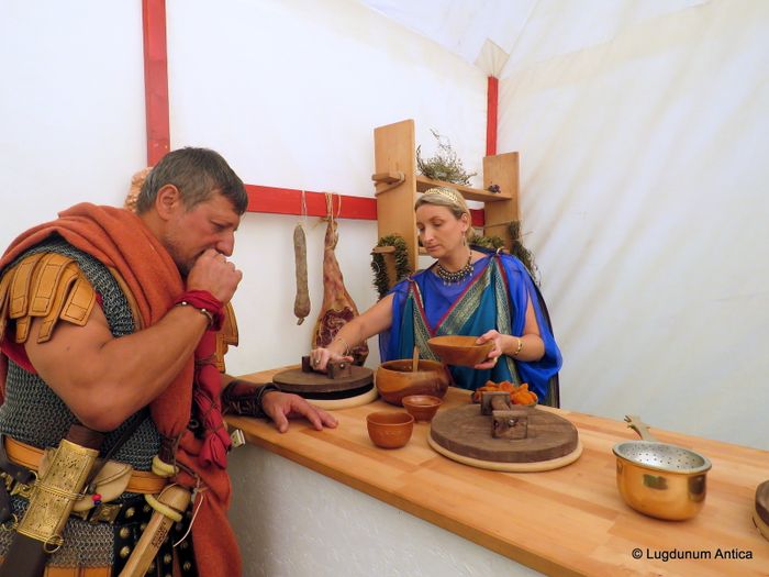 Ce week-end, un camp romain fera le déplacement jusqu’à Aregenua ! Découvrez les légionnaires, leur taverne et leur cuisine mais aussi une ferme gallo-romaine. Ateliers pour les enfants.