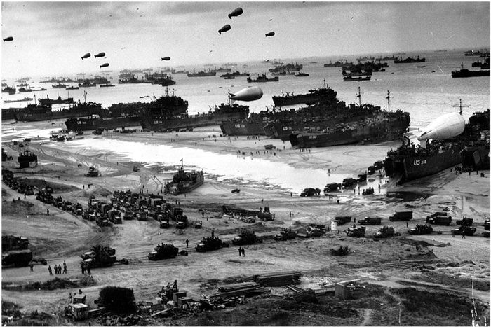 A Bloody Dawn raconte l’histoire de milliers de soldats irlandais et membres de la diaspora faisaient partie des unités britanniques, américaines et canadiennes le jour du débarquement du 6 juin 1944.