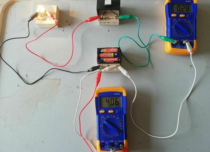 Cette séance est ouverte à toute personne désirant s'investir comme formateur bénévole dans les RepairCafésBricol' et  acquérir les bases en électricité pour réparer des appareils électriques.