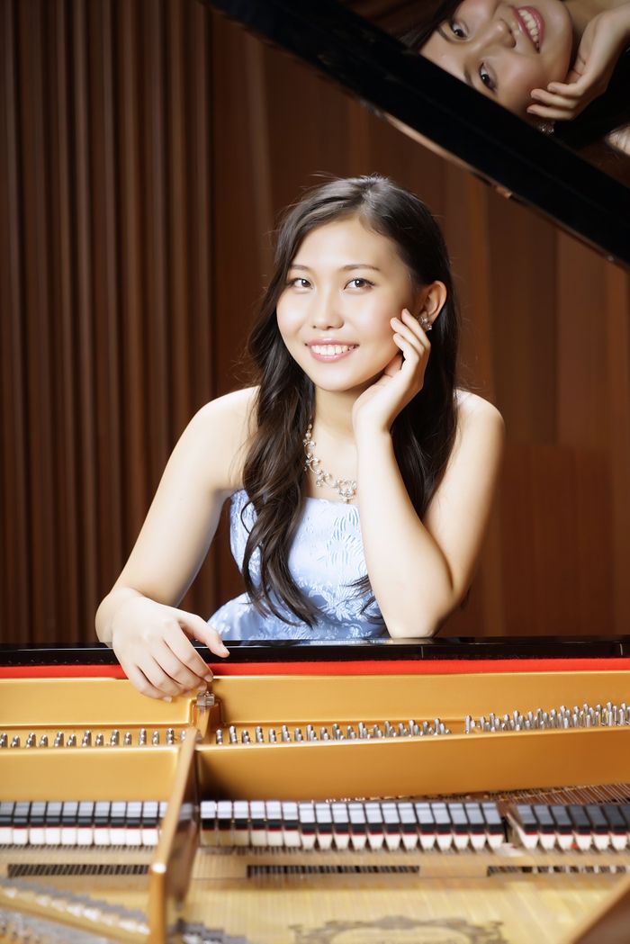 Oeuvres de Liszt et de Chopin interprétées par une pianiste virtuose, Aimi Kobayashi