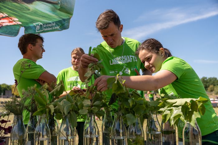 Dabei sein, wenn die Auszubildenden Garten- und Landschaftsbauer des Landes beim Landschaftsgärtner-Cup zum Berufswettbewerb antreten, um die besten Nachwuchskräfte ihres Berufsstandes zu ermitteln.