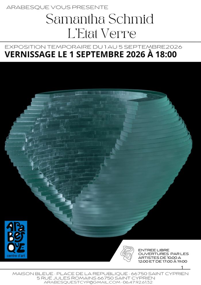 Avec L’État Verre, Samantha Schmid invite à découvrir toute la richesse d’un matériau qui joue avec le plein et le vide, la fragilité et la force, l’opacité et la transparence.