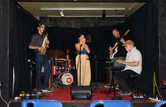 Rendez-vous récurrent des étudiants en classes Jazz ouvert aussi à tous les musiciens de passage.