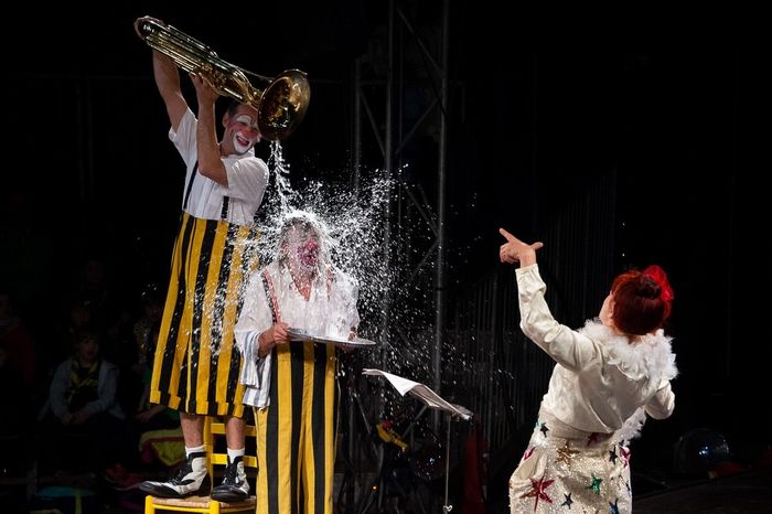 Le festival présente une offre originale et transversale de propositions parmi lesquelles les spectacles de Centre Titelles de Lleida, Claret Clown, Amer i Àfrica, Pep Bou, Leandre et Tortell Poltrona