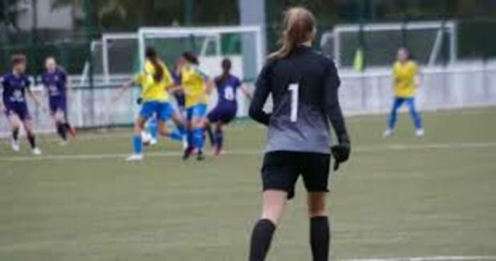 Match de football féminin R1 opposant le CRFC féminine au FC Sussargues à Canet-en-Roussillon. Rencontre sportive ouverte aux groupes, langues parlées : français.