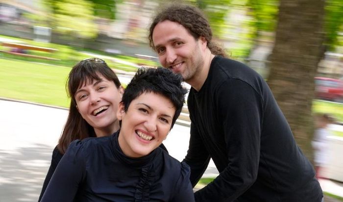 Concert du Trio Pokret, composé du violoniste violoniste Madlen Stokić Vasiljević, de la pianiste Maja Mihić et du clarinettiste Miloš Nikolić