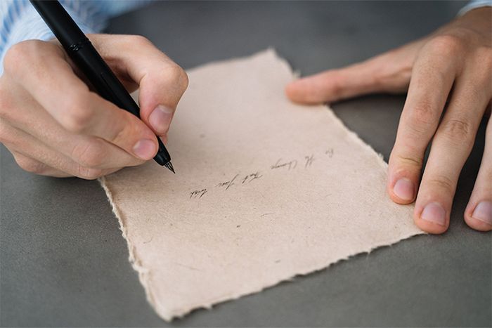Les odeurs stimulent notre mémoire, elles offrent un point de départ formidable à l'écriture, partageons ensemble un voyage sensoriel. Un atelier d'écriture original et ludique.
