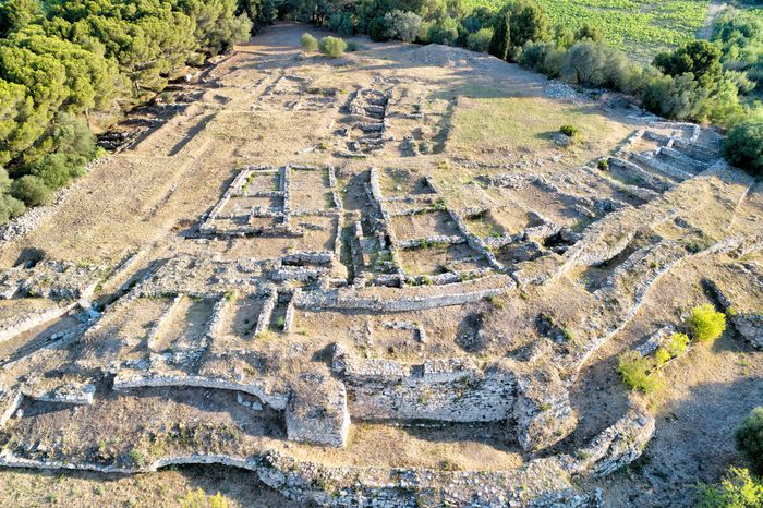 Visite guidée du Musée des Corbières et de l'Oppidum pré romain de Pech Maho sur les traces des élisyques.