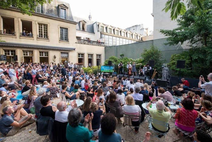 Après avoir accueilli plus de 3 000 personnes l’été dernier, Free Your Funk est de retour à l’American Center pour trois soirées en plein air !