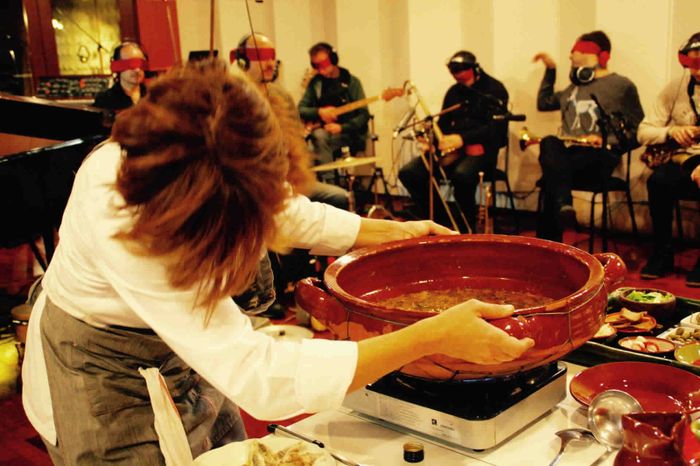 Le musicien majorquin Miquel Brunet, pianiste et compositeur, présente à Cenon le projet 'Ferments', un hommage à Miles Davis à la découverte de la cuisine et des chants baléares.