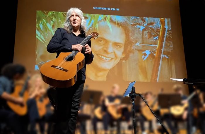 Un concert de guitare avec les nouveaux talents Qianzheng Wang et Gabriele Imbesi, puis la soliste Tagnia Chagnot, accompagnée d'un grand orchestra de guitares.