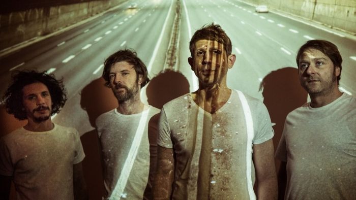 Une pop catchy et lumineuse pour entrainer les foules et les faire danser