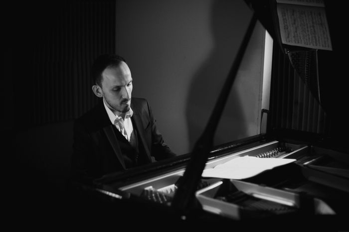 De Bach à Piazzolla, pièces pour piano en forme de danse
