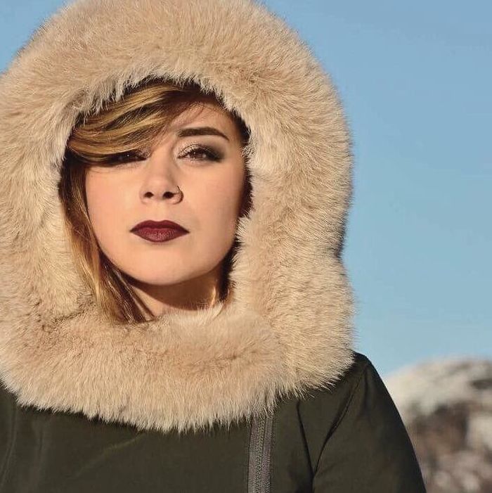 RIIT, c'est l'étoile montante du Nunavut ! Sa musique est le fruit d'un délicat mélange entre de la pop-folk et des chants de gorge traditionnels. Une artiste à découvrir !