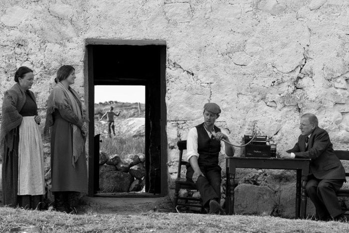 Entremêlant fiction, performances chantéeset images d’archives, Song of Granite retrace la vie de Joe Heaney, l’un des plus grands chanteurs traditionnels irlandais du 20e siècle.