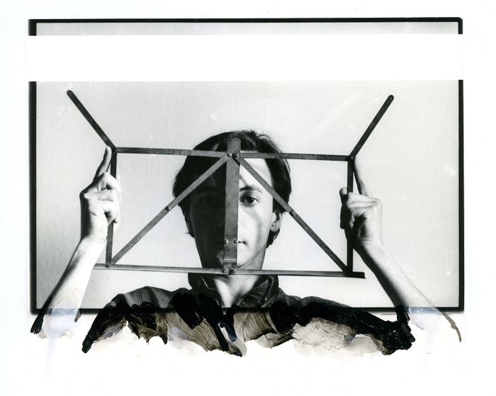l’exposition fait le choix d’explorer l’héritage artistique de l’école dans le domaine de la photo, des arts graphiques et des arts du livre