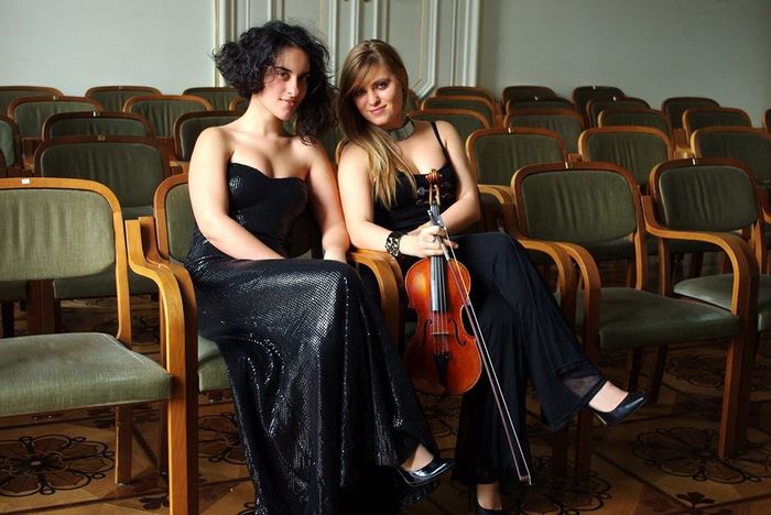 Concert célébrant les 10 ans de la collaboration des artistes Aleksandra Stojiljković et Maša Babić (en Serbie et à l'étranger). Au programme : Francis Poulenc, Vlastimir Peričić, Dejan Despić.