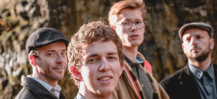 Mêlant tradition et modernité, le répertoire du quartet puise dans des compositions personnelles et une sélection toujours imprévisible de morceaux choisis.