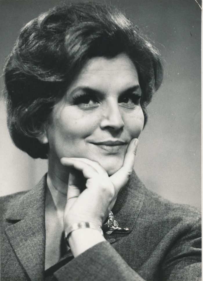 Il est impossible de parler de Mira Trailović (1924 – 1989), sans souligner l’importance, la présence et le rôle de la culture française dans sa famille, dans sa vie personnelle et professionnelle.