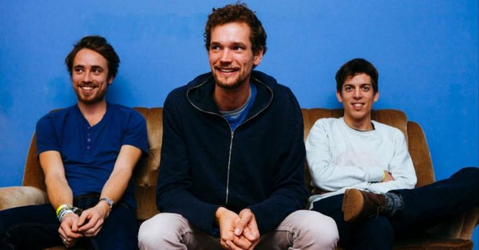 Taillé pour la scène, le trio berlino-luxembourgeois revient en force et sors les crocs avec ses hymnes calibrés pour le dancefloor!